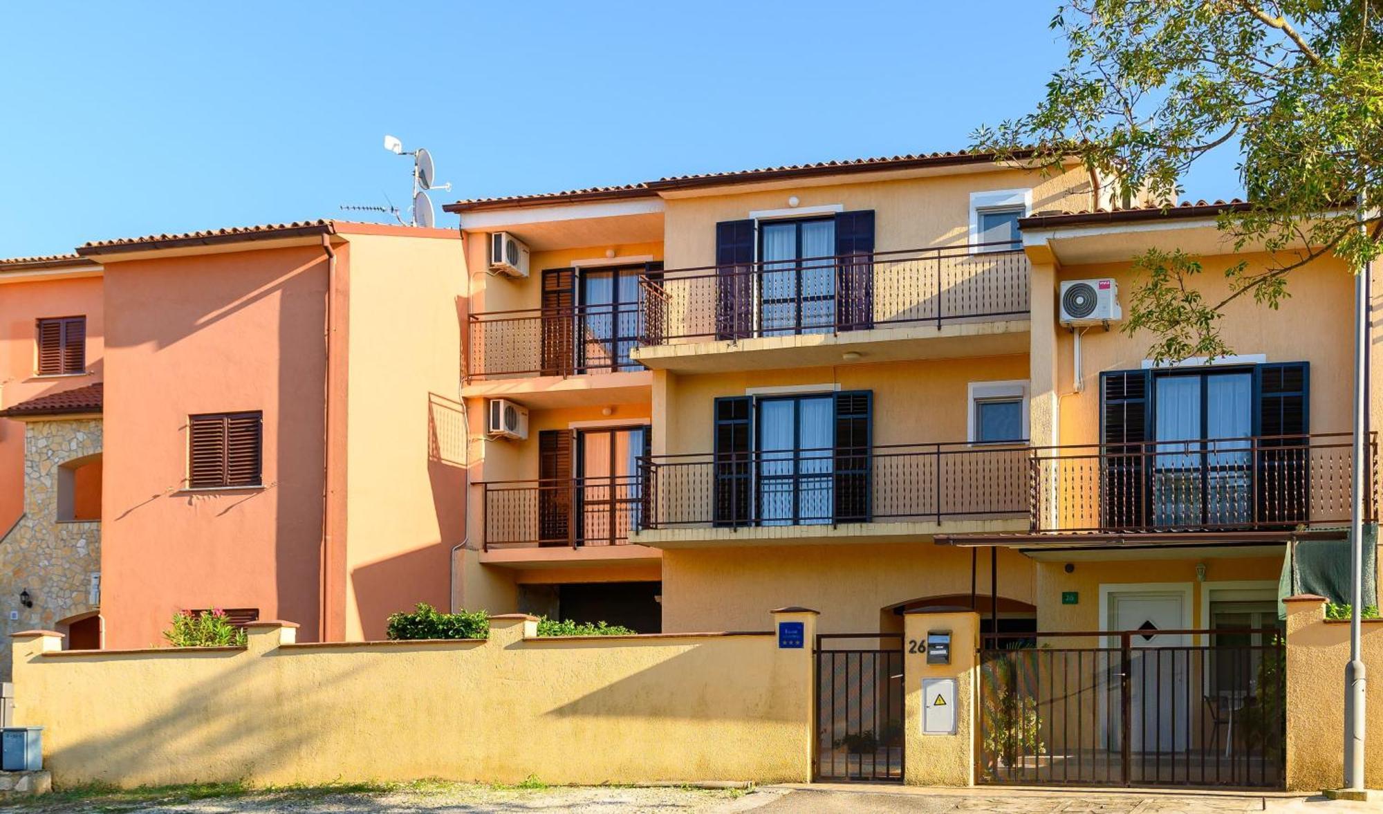 Wohnung In Pula Mit Privatem Parkplatz Štinjan Exterior foto