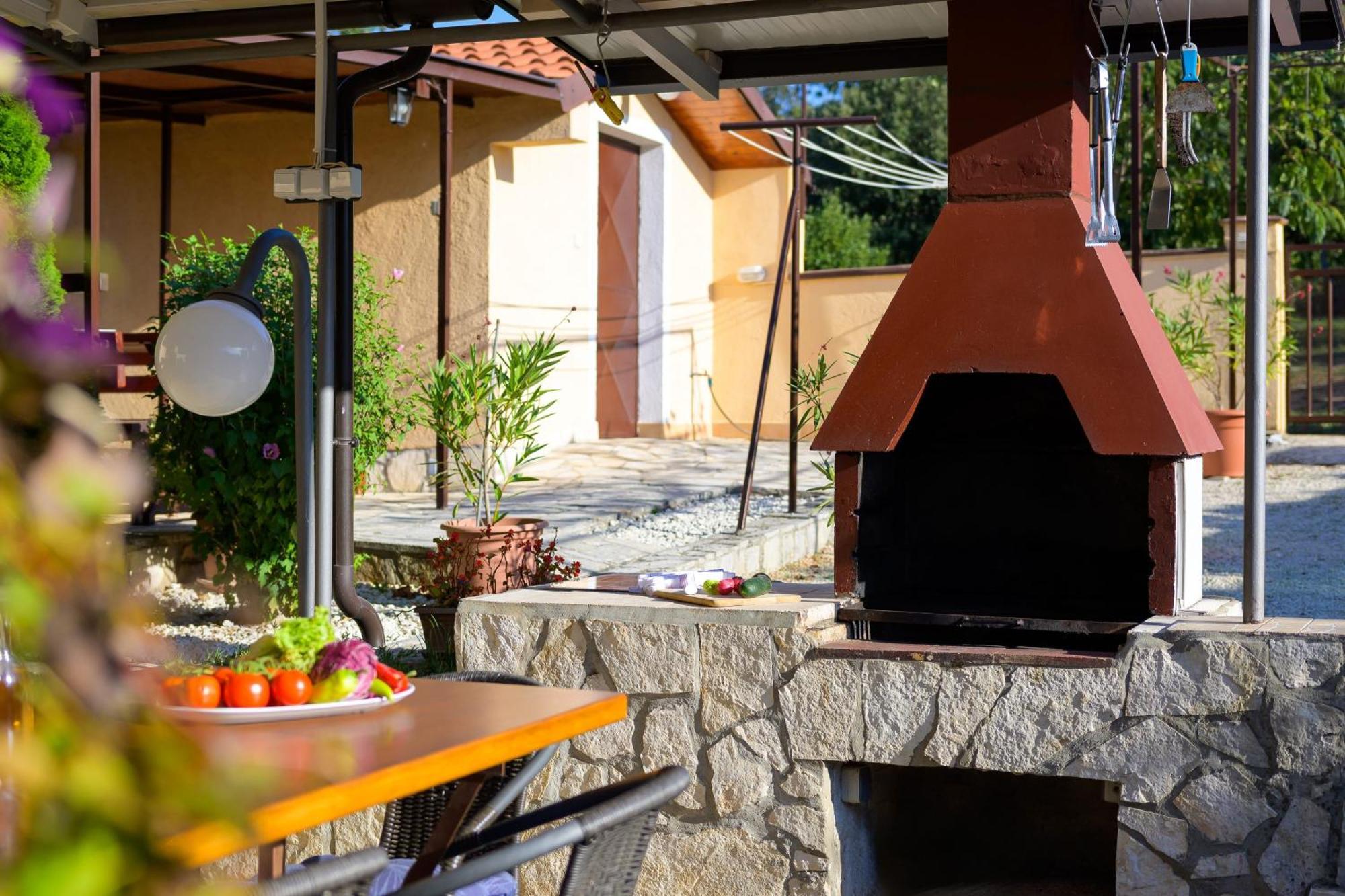 Wohnung In Pula Mit Privatem Parkplatz Štinjan Exterior foto