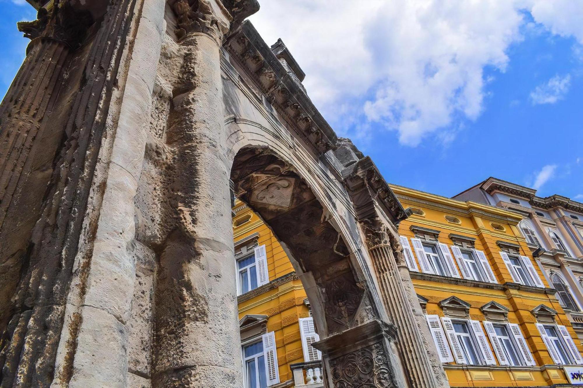 Wohnung In Pula Mit Privatem Parkplatz Štinjan Exterior foto